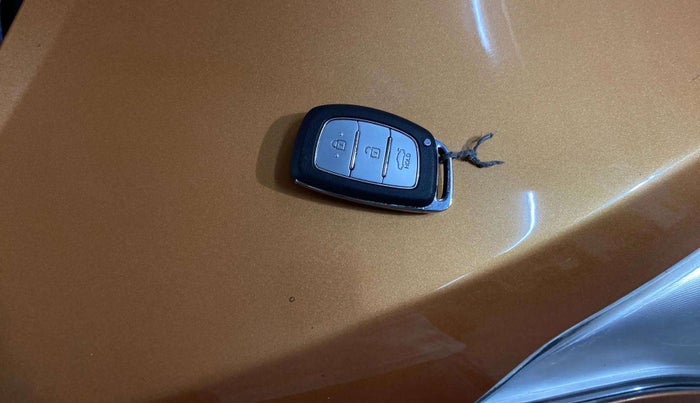 2016 Hyundai Grand i10 ASTA (O) 1.2 KAPPA VTVT, Petrol, Manual, 47,699 km, Key Close Up