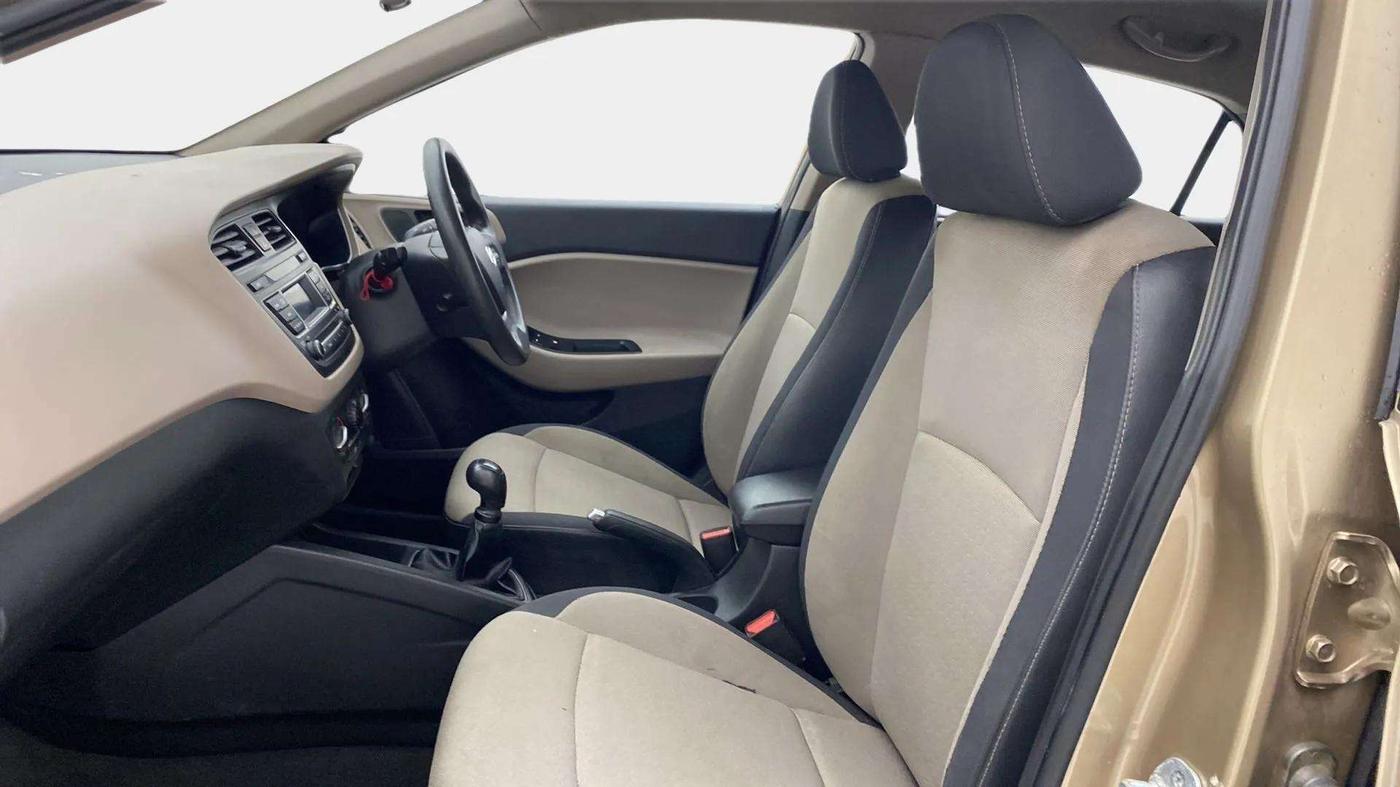 2014 Hyundai Elite i20 MAGNA 1.2, CNG, Manual, 89,308 km, Right Side Front Door Cabin