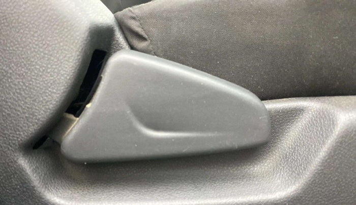 2016 Renault Kwid RXT 0.8 (O), Petrol, Manual, 43,343 km, Driver Side Adjustment Panel
