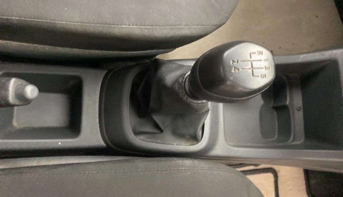 2016 Renault Kwid RXT 0.8 (O), Petrol, Manual, 43,343 km, Gear Lever