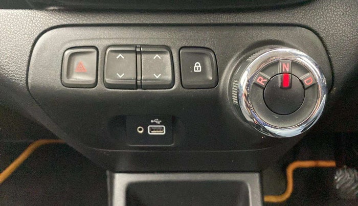 2019 Renault Kwid RXT 1.0 AMT, Petrol, Automatic, 9,085 km, Gear Lever