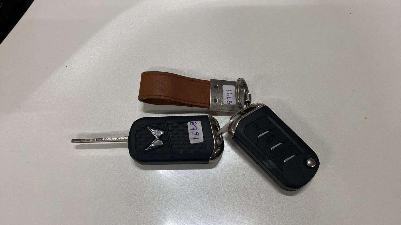 2023 Mahindra XUV300 W6 1.5 Diesel, Diesel, Manual, 14,902 km, Key Close Up