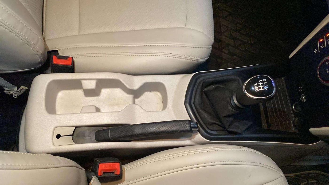 2023 Mahindra XUV300 W6 1.5 Diesel, Diesel, Manual, 14,902 km, Gear Lever