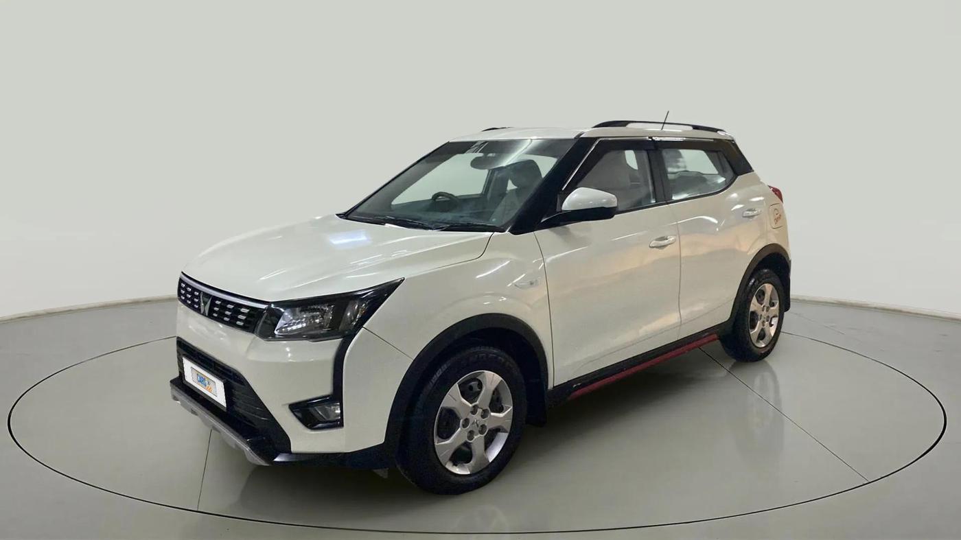 2023 Mahindra XUV300 W6 1.5 Diesel, Diesel, Manual, 14,902 km, Left Front Diagonal