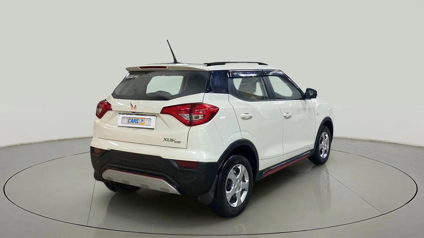 2023 Mahindra XUV300 W6 1.5 Diesel, Diesel, Manual, 14,902 km, Right Back Diagonal