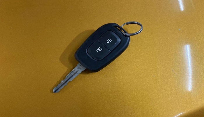 2021 Renault TRIBER RXL MT, Petrol, Manual, 11,165 km, Key Close Up