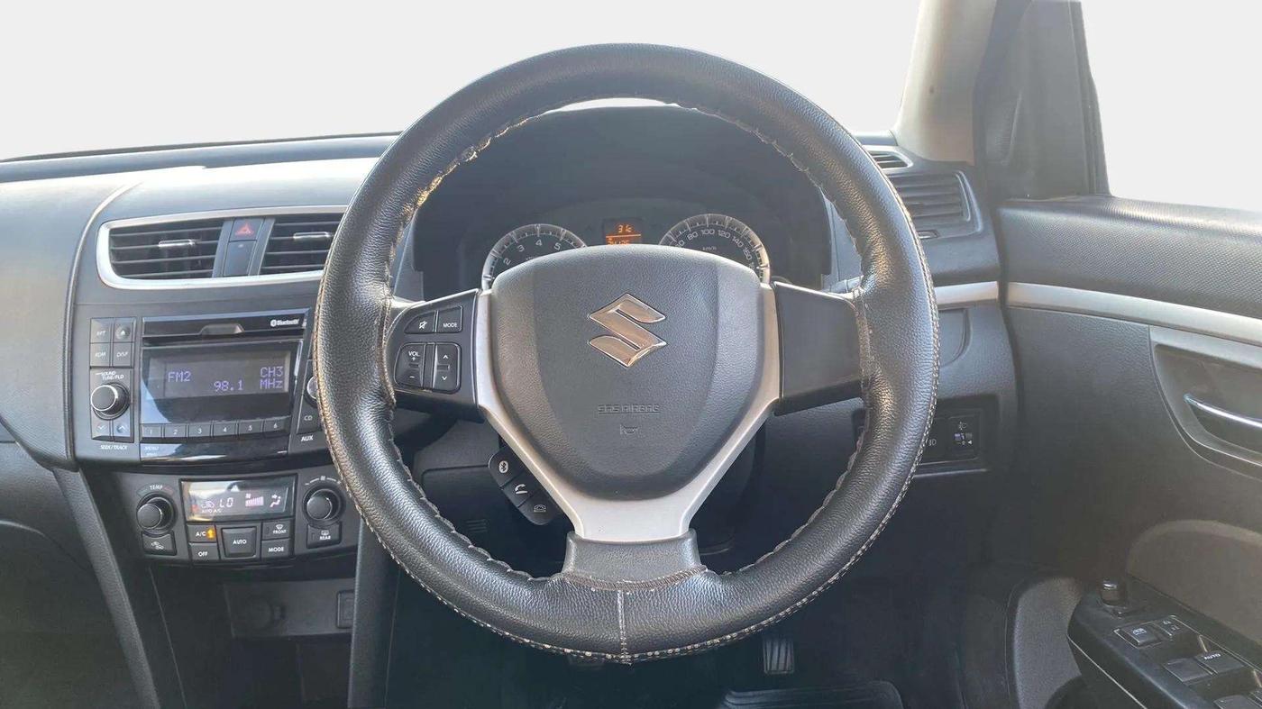 2017 Maruti Swift ZXI, Petrol, Manual, 74,970 km, Steering Wheel Close Up