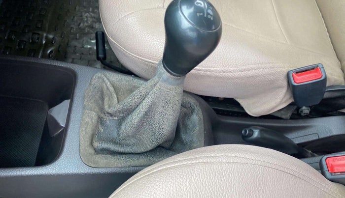 2016 Hyundai Eon MAGNA + AIRBAG, Petrol, Manual, 41,898 km, Gear lever - Boot cover slightly torn
