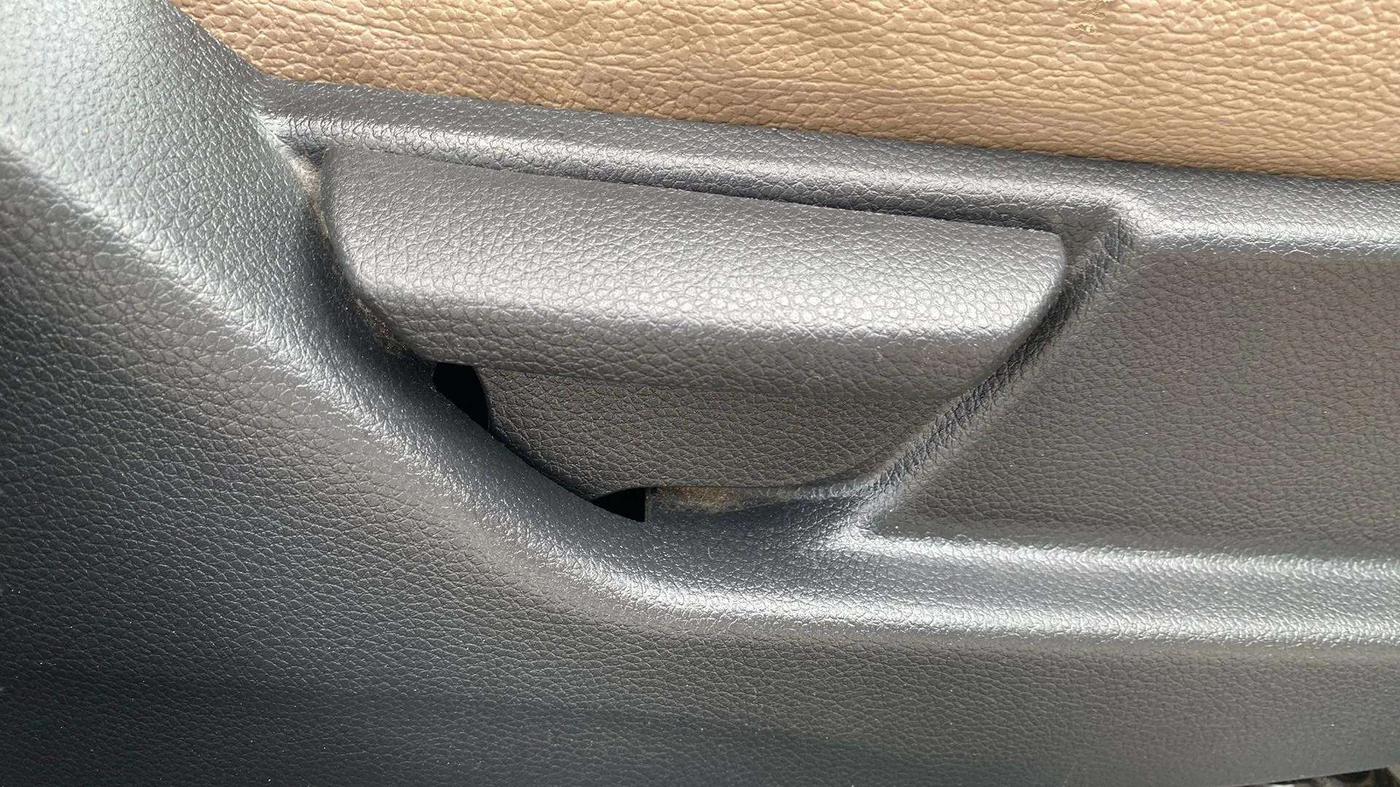 2016 Hyundai Eon MAGNA + AIRBAG, Petrol, Manual, 41,898 km, Driver Side Adjustment Panel