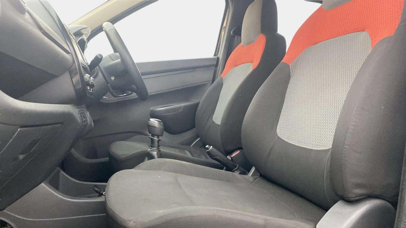 2015 Renault Kwid RXT 0.8 (O), Petrol, Manual, 27,017 km, Right Side Front Door Cabin