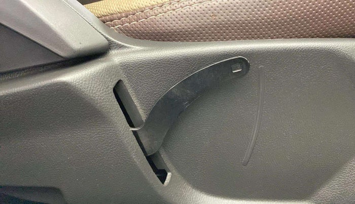 2018 Ford FREESTYLE TITANIUM 1.2 PETROL, Petrol, Manual, 76,076 km, Driver seat - Folding lever cover has minor damage