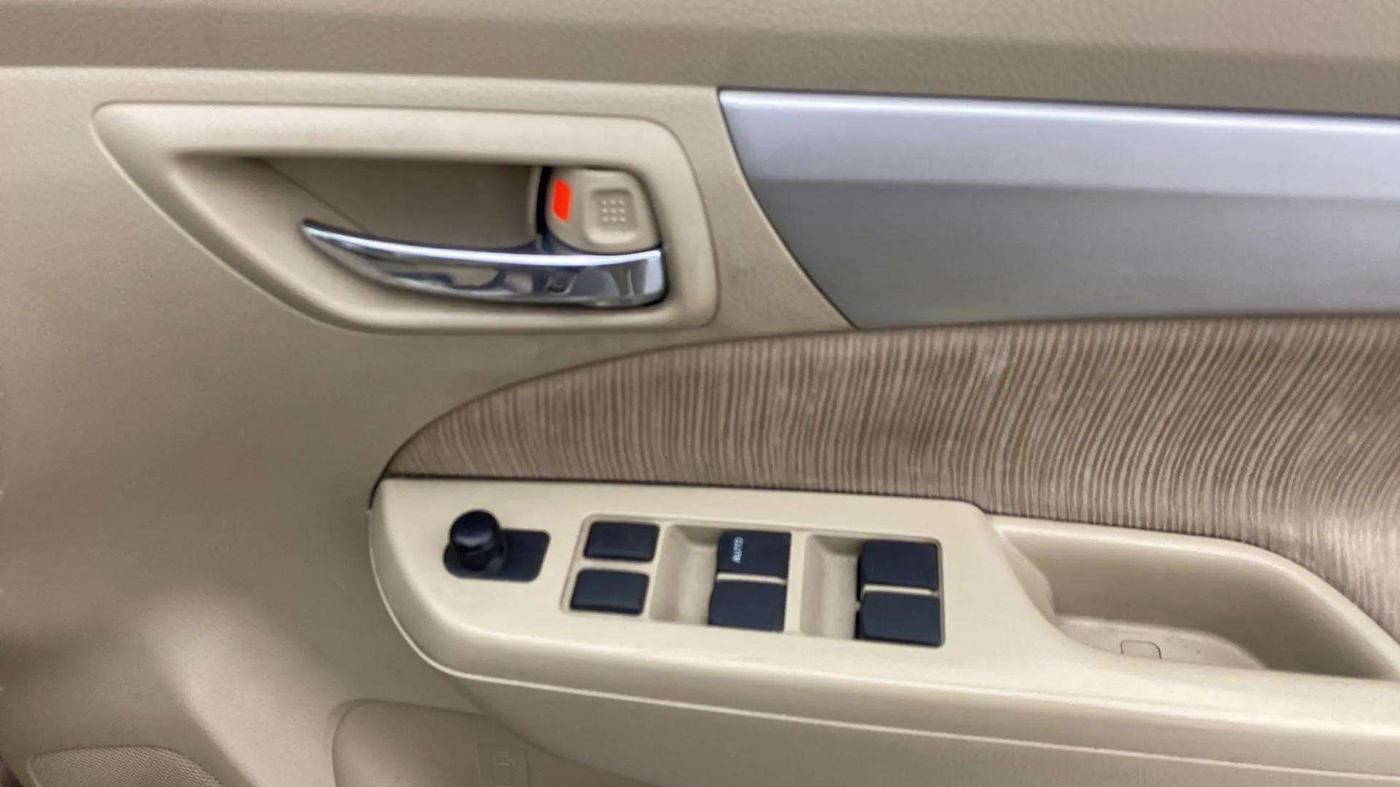 2013 Maruti Ertiga VXI, Petrol, Manual, 74,298 km, Driver Side Door Panels Control