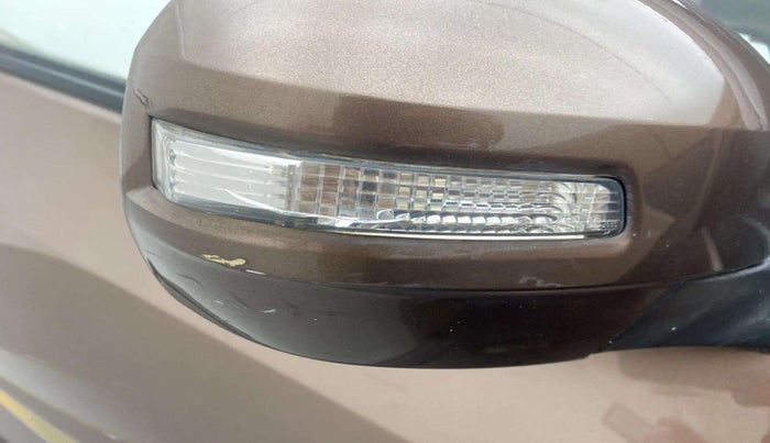 2013 Maruti Ertiga VXI, Petrol, Manual, 74,298 km, Right rear-view mirror - Indicator light has minor damage