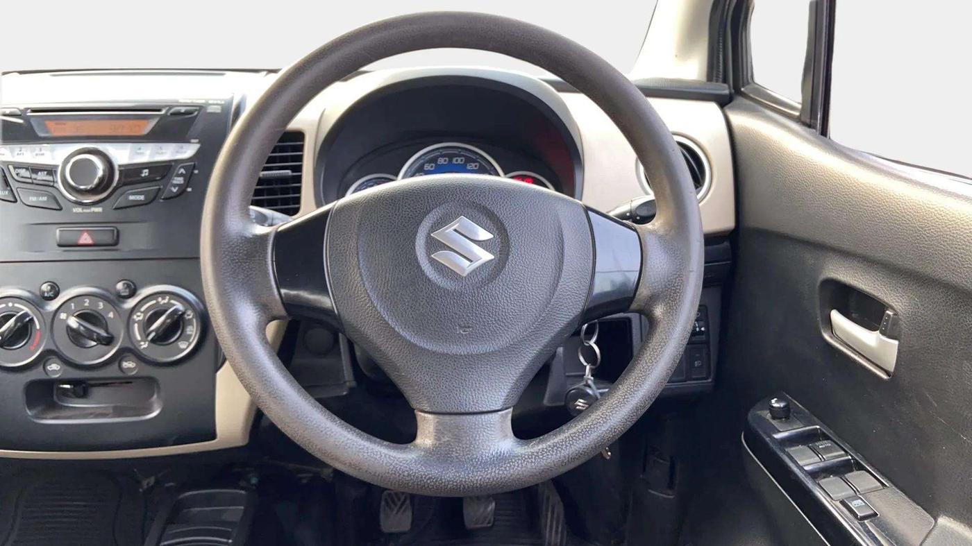 2017 Maruti Wagon R 1.0 VXI, Petrol, Manual, 58,347 km, Steering Wheel Close Up
