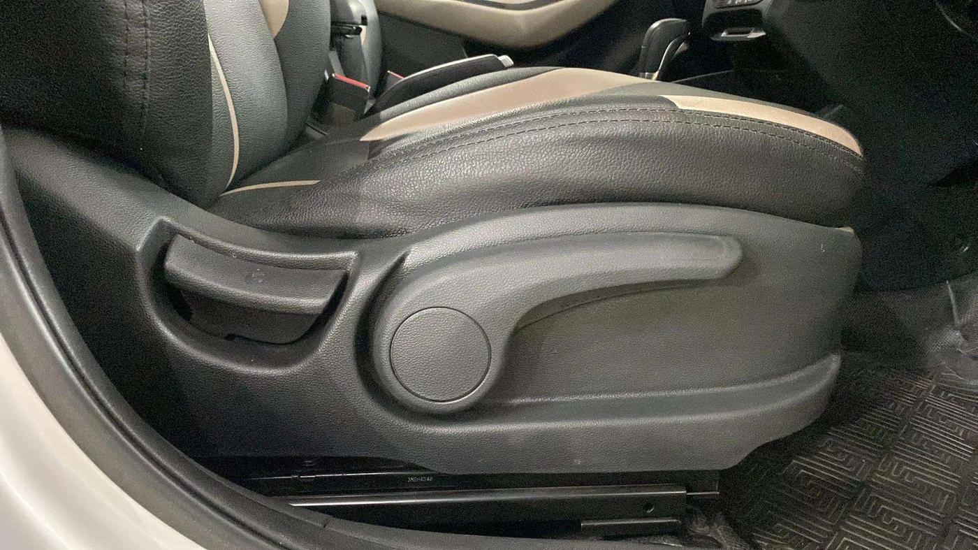 2018 Hyundai Elite i20 ASTA 1.2  CVT, Petrol, Automatic, 13,788 km, Driver Side Adjustment Panel