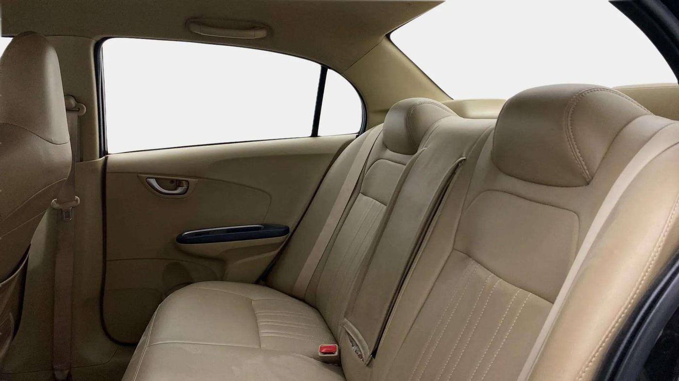 2016 Honda Amaze 1.5L I-DTEC SX, Diesel, Manual, 81,230 km, Right Side Rear Door Cabin
