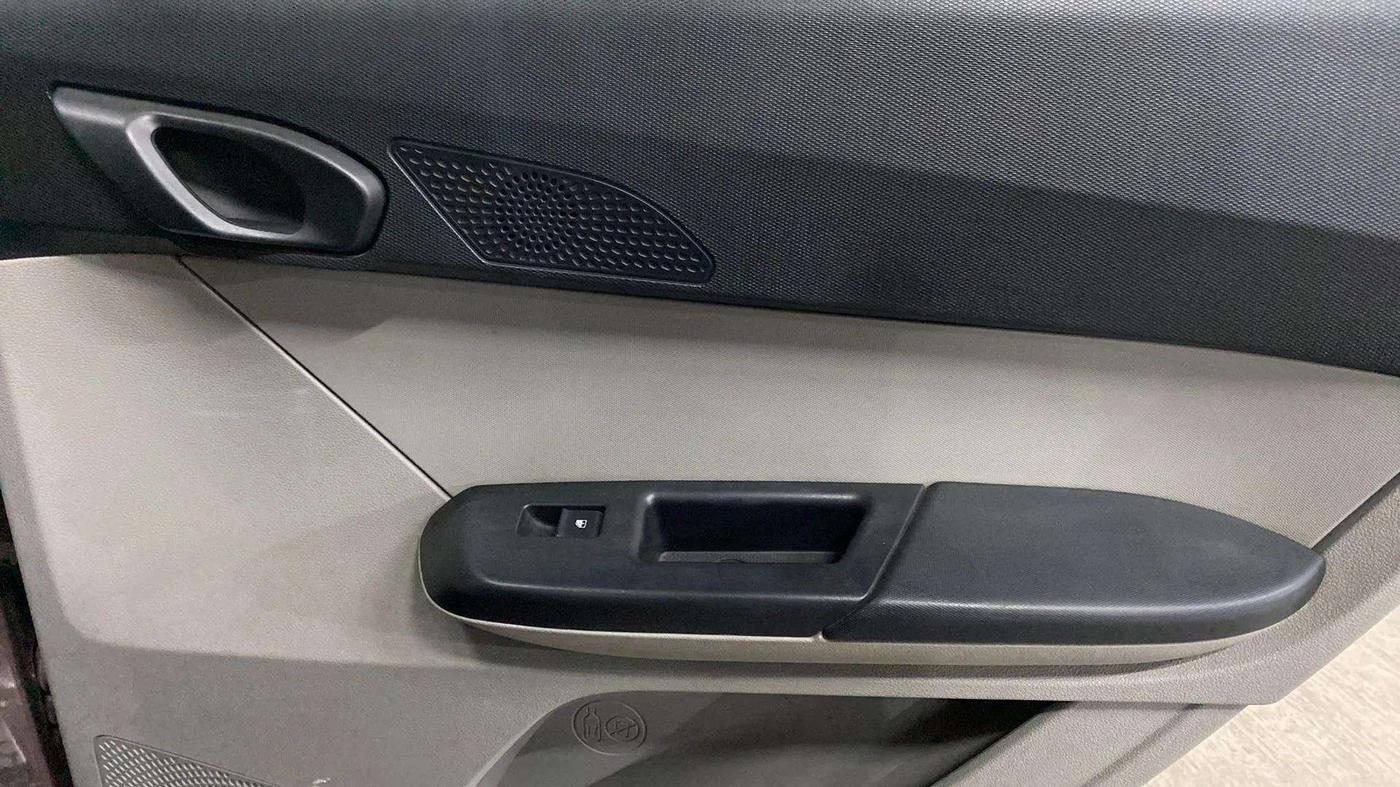 2017 Tata Tiago XT PETROL, Petrol, Manual, 40,015 km, Driver Side Door Panels Control