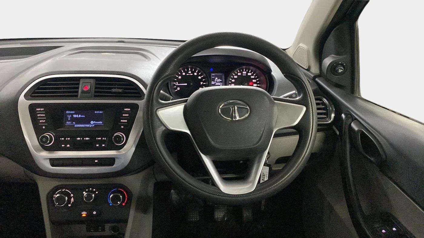 2017 Tata Tiago XT PETROL, Petrol, Manual, 40,015 km, Steering Wheel Close Up