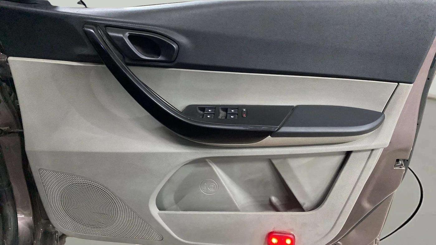 2017 Tata Tiago XT PETROL, Petrol, Manual, 40,015 km, Driver Side Adjustment Panel