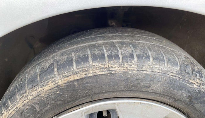 2018 Hyundai Xcent E+, Petrol, Manual, 40,088 km, Left front tyre - Minor crack