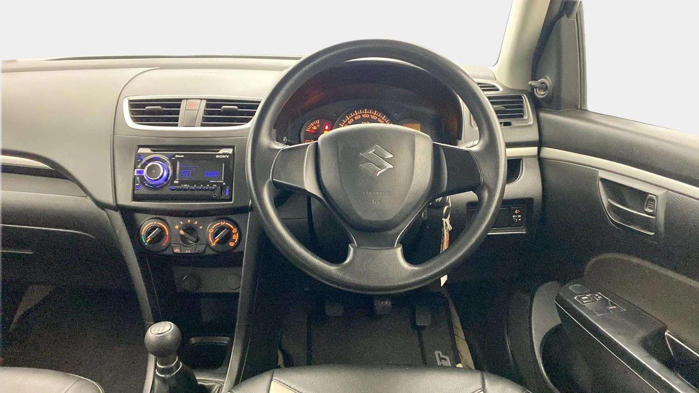 2017 Maruti Swift LXI (O), Petrol, Manual, 27,233 km, Steering Wheel Close Up