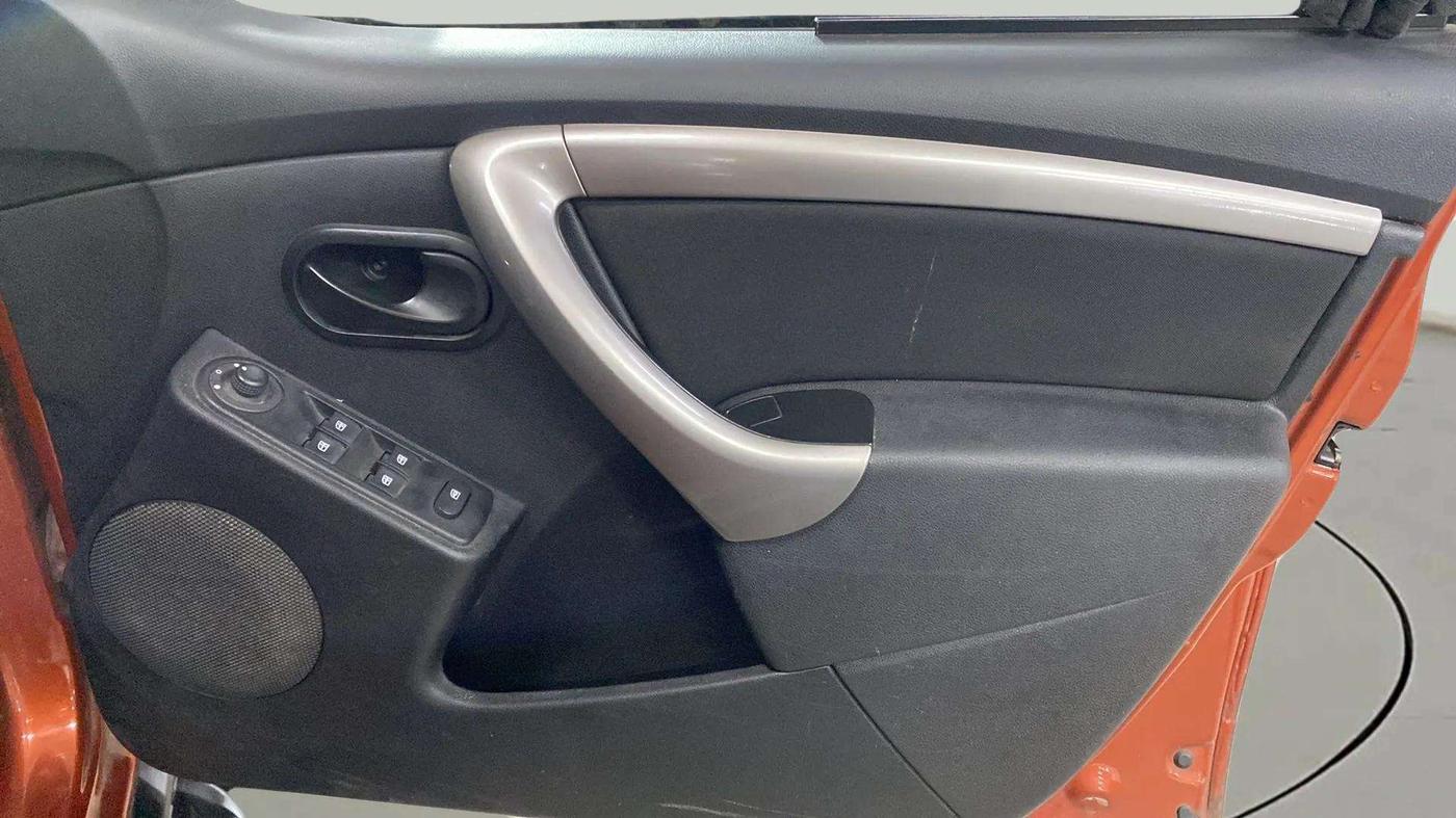 2019 Renault Duster RXS OPT CVT, Petrol, Automatic, 25,160 km, Driver Side Door Panels Control