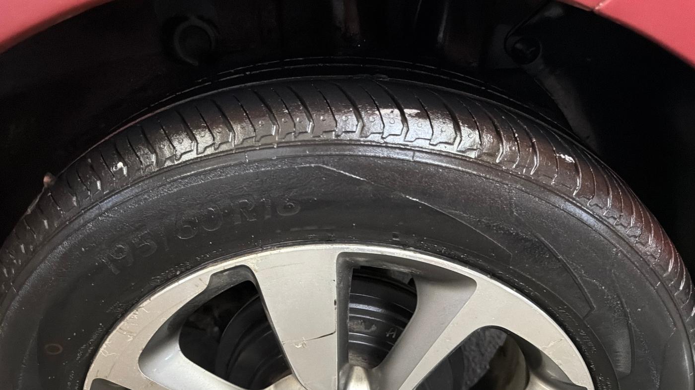 2015 Hyundai Elite i20 ASTA 1.2, Petrol, Manual, 91,334 km, Left Rear Tyre Tread