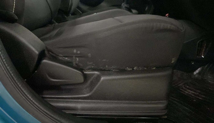 2021 Renault Kwid RXL 1.0, Petrol, Manual, 33,290 km, Driver Side Adjustment Panel