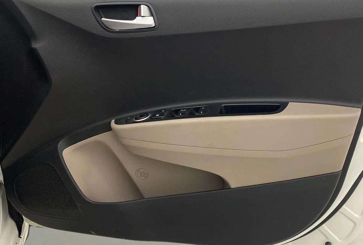 2018 Hyundai Grand i10 ASTA 1.2 KAPPA VTVT, CNG, Manual, 63,243 km, Driver Side Door Panels Control