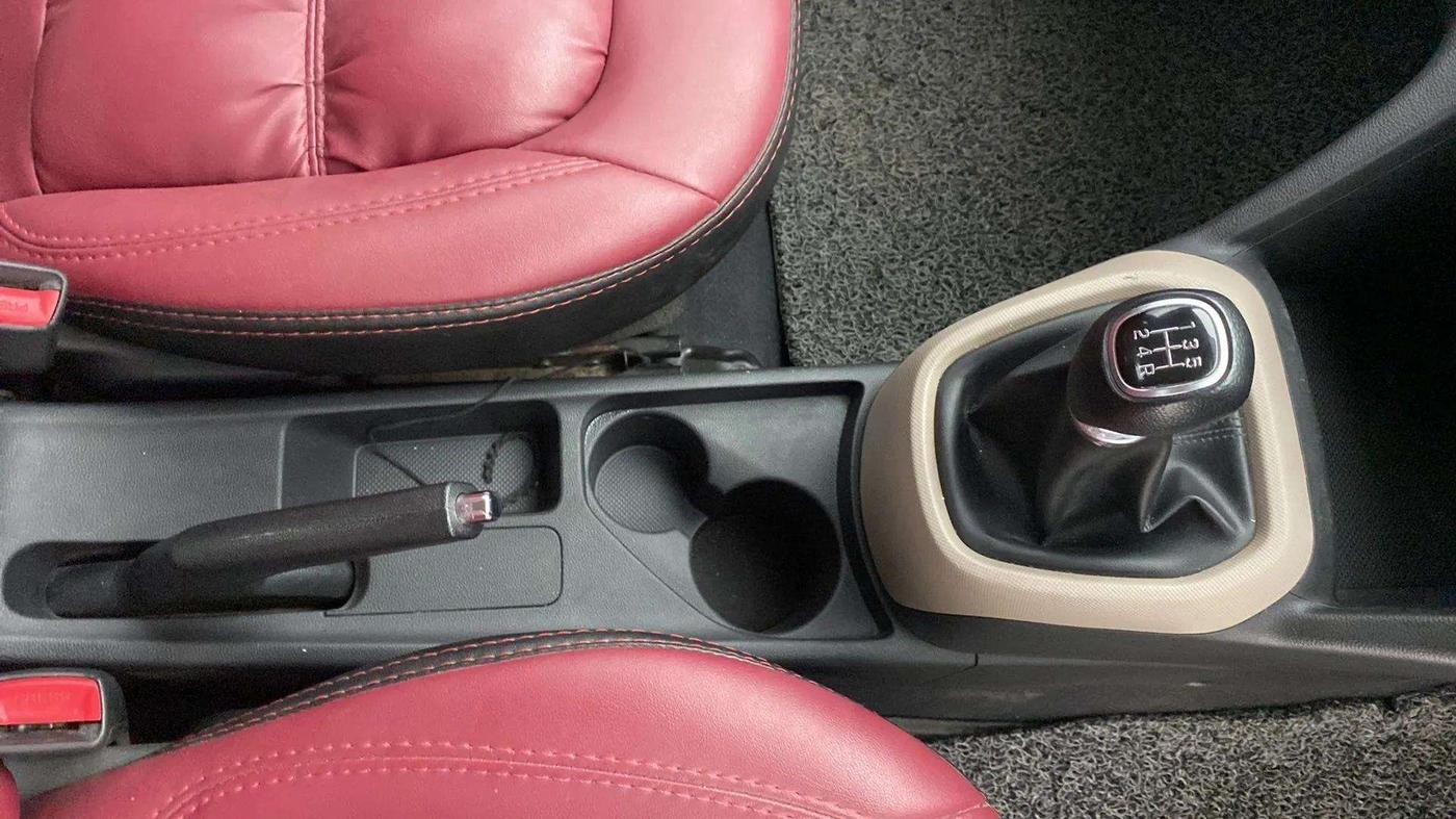 2018 Hyundai Grand i10 ASTA 1.2 KAPPA VTVT, CNG, Manual, 63,243 km, Gear Lever