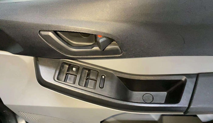 2022 Tata Tiago XTA PETROL, Petrol, Automatic, 26,110 km, Right front window switch / handle - Power window makes minor noise