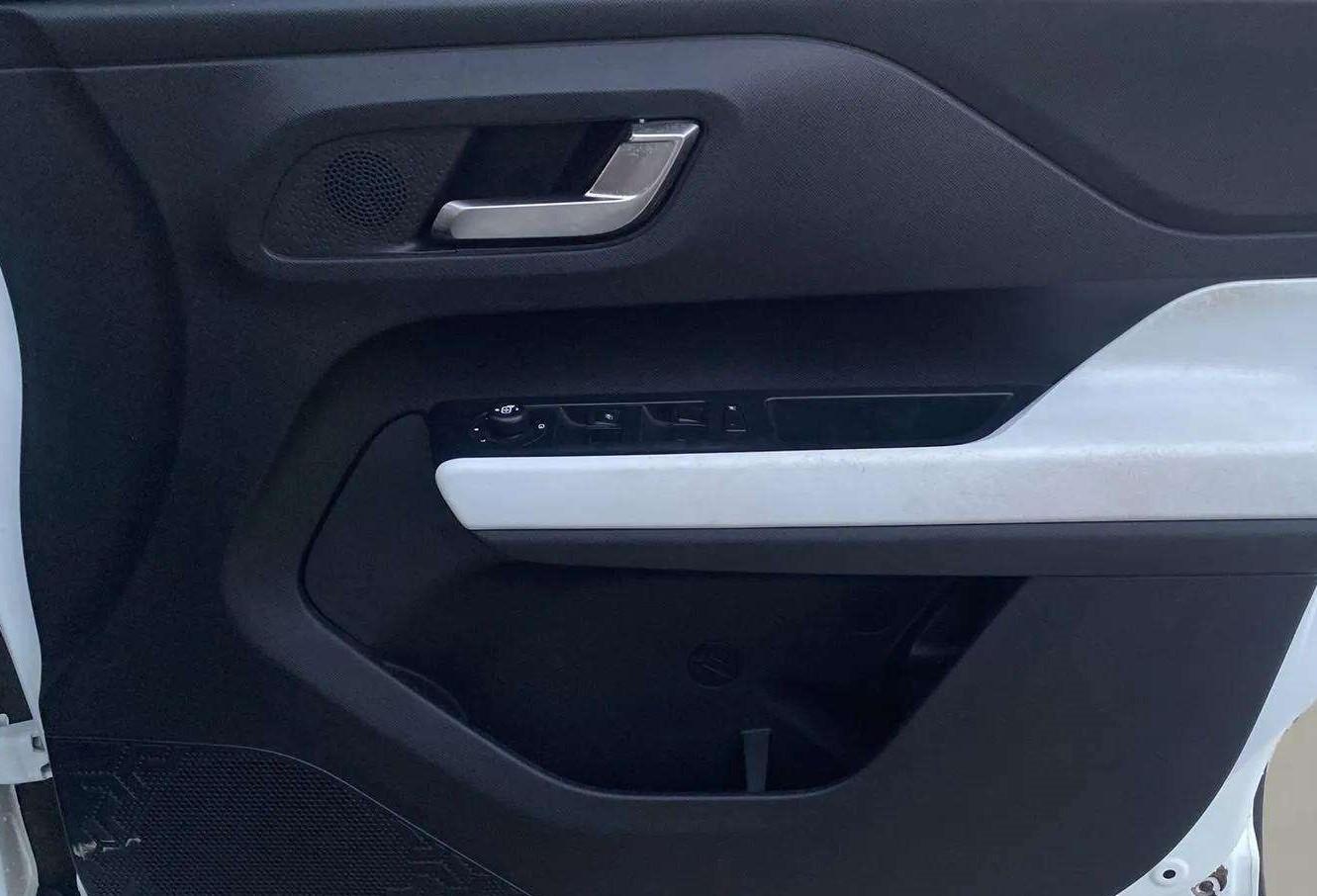 2022 Tata PUNCH CREATIVE  1.2 RTN DUAL TONE, Petrol, Manual, 41,753 km, Driver Side Door Panels Control