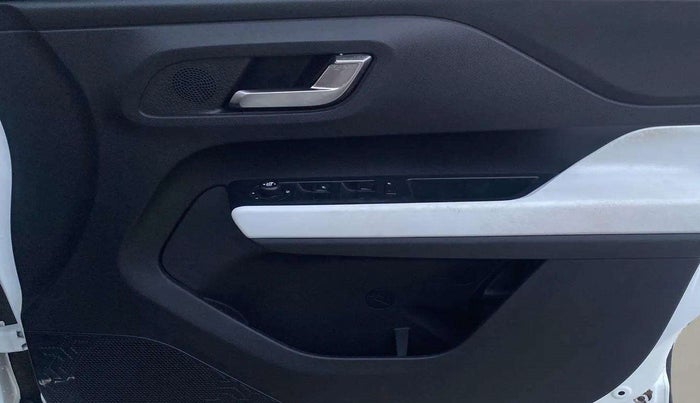 2022 Tata PUNCH CREATIVE  1.2 RTN DUAL TONE, Petrol, Manual, 41,753 km, Driver Side Door Panels Control