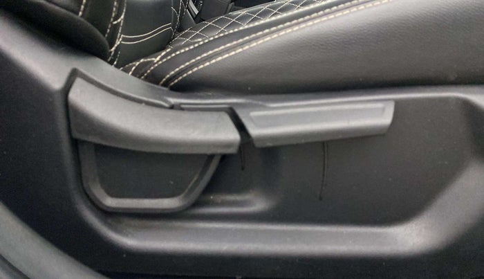 2021 Hyundai NEW I20 SPORTZ 1.2 MT, Petrol, Manual, 47,212 km, Driver Side Adjustment Panel