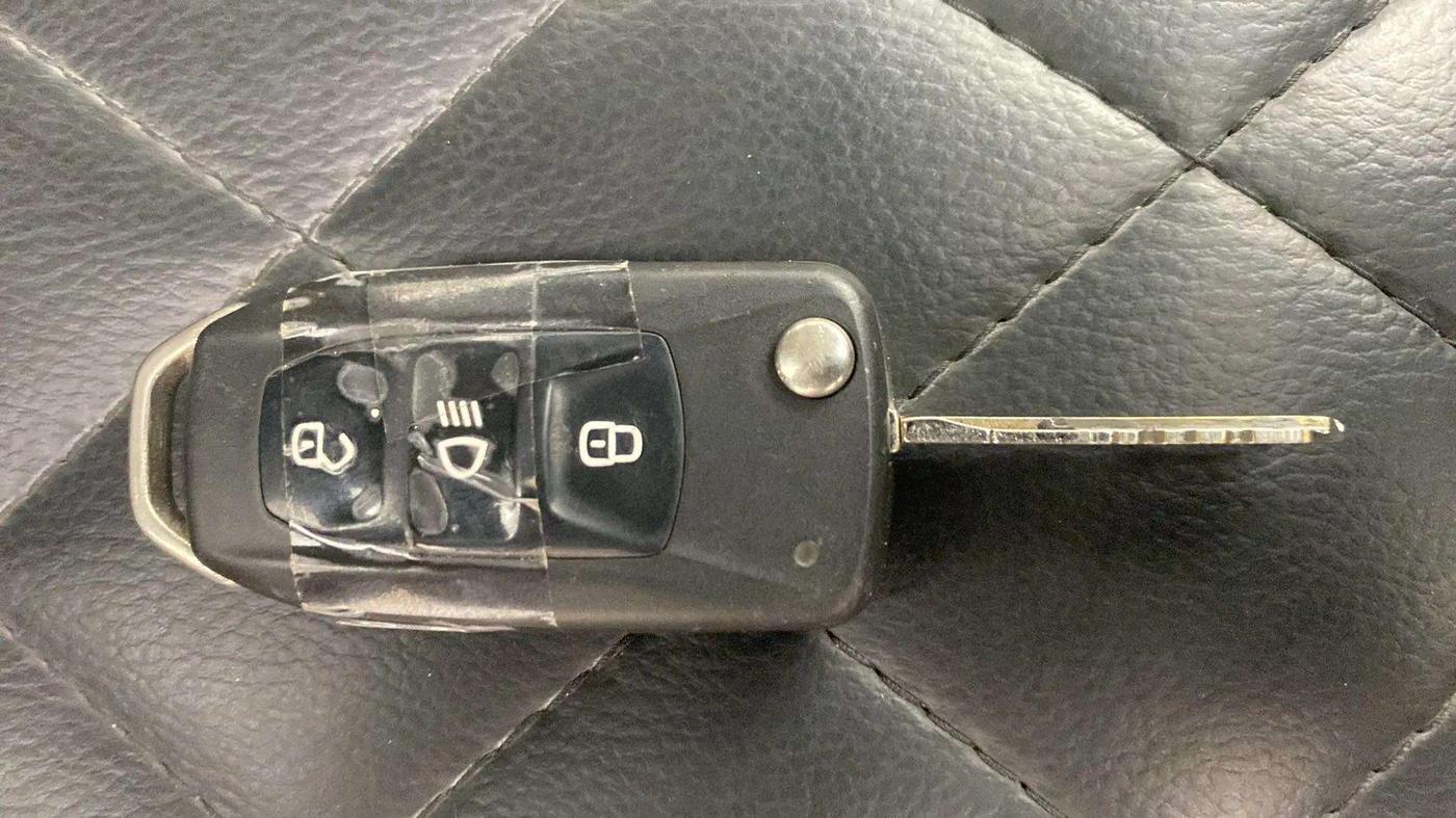2016 Tata Tiago XZ PETROL, Petrol, Manual, 23,835 km, Key Close Up