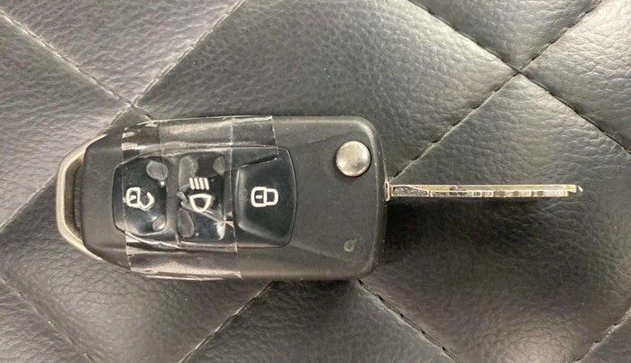 2016 Tata Tiago XZ PETROL, Petrol, Manual, 23,835 km, Key Close Up