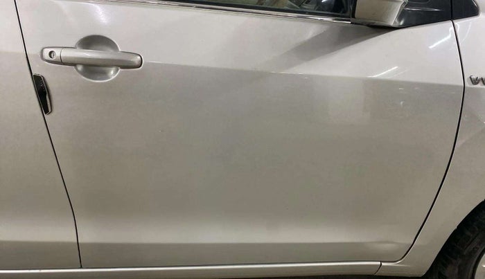 2015 Maruti Ertiga VXI CNG, CNG, Manual, 64,495 km, Driver-side door - Slightly dented