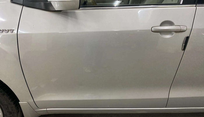 2015 Maruti Ertiga VXI CNG, CNG, Manual, 64,495 km, Front passenger door - Slightly dented