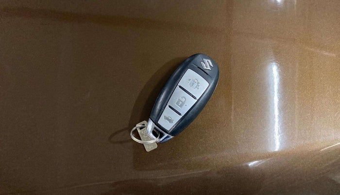 2015 Maruti Ciaz ZXI AT, Petrol, Automatic, 1,04,739 km, Lock system - Keyless sensor not working