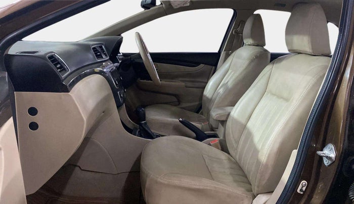 2015 Maruti Ciaz ZXI AT, Petrol, Automatic, 1,04,739 km, Right Side Front Door Cabin