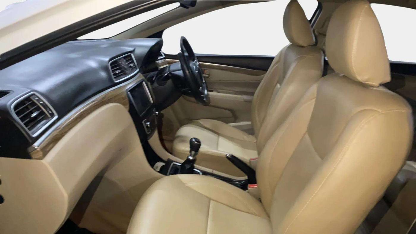 2019 Maruti Ciaz ALPHA DIESEL 1.5, Diesel, Manual, 79,822 km, Right Side Front Door Cabin