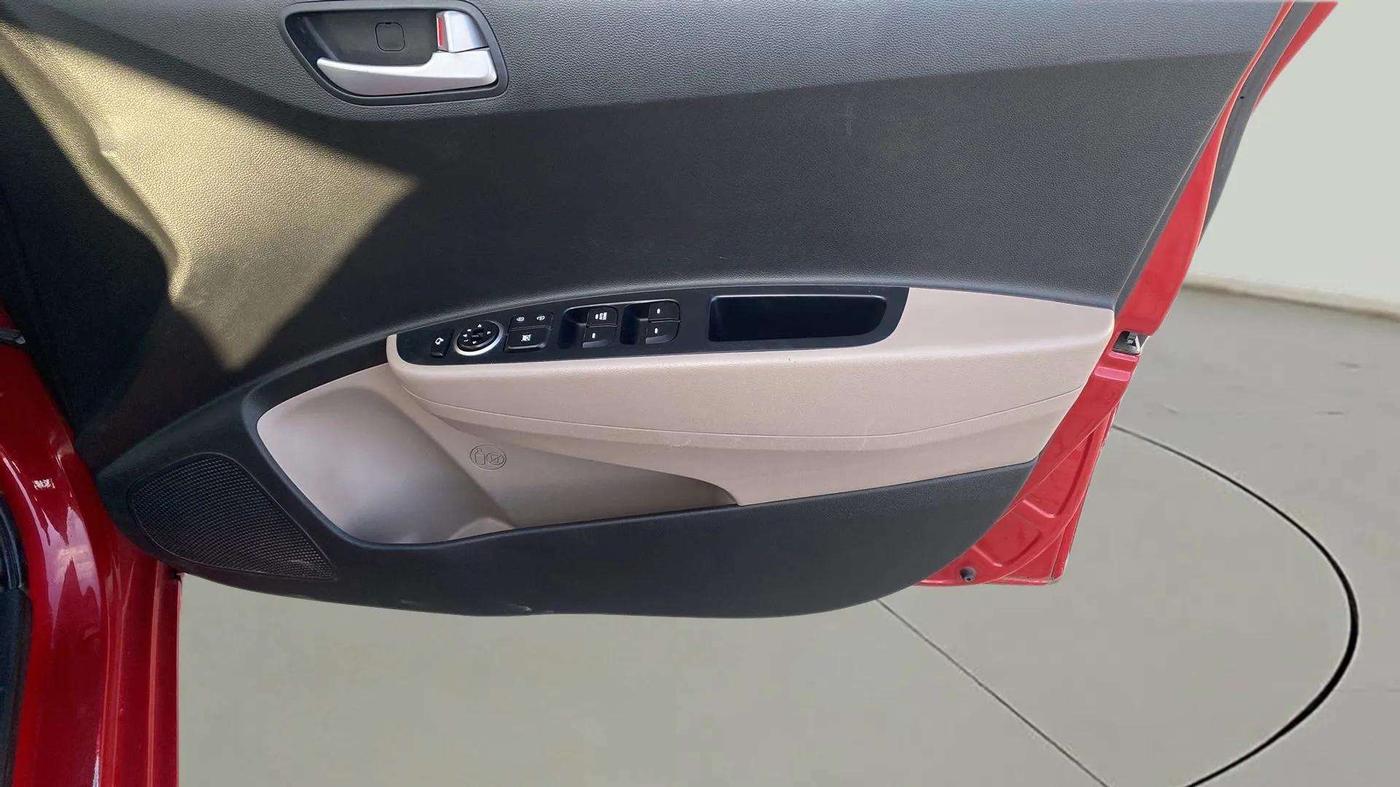2019 Hyundai Grand i10 SPORTZ AT 1.2 KAPPA VTVT, Petrol, Automatic, 74,502 km, Driver Side Door Panels Control
