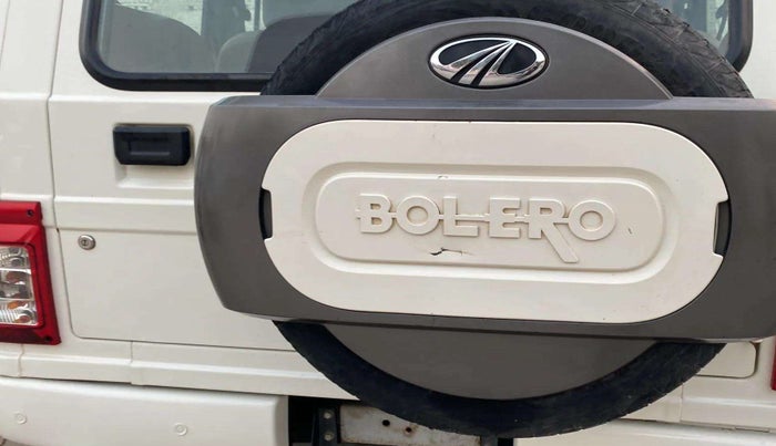 2021 Mahindra Bolero B6 (O), Diesel, Manual, 61,517 km, Dicky (Boot door) - Spoiler has minor damage