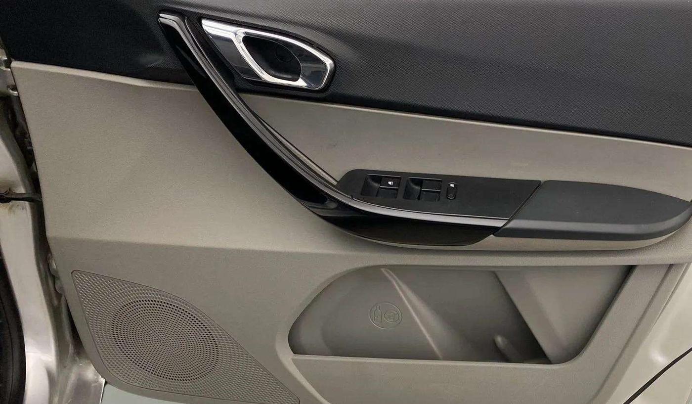 2018 Tata Tiago XZ PETROL, Petrol, Manual, 52,208 km, Driver Side Door Panels Control