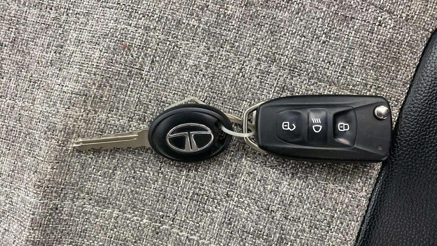 2018 Tata Tiago XZ PETROL, Petrol, Manual, 52,208 km, Key Close Up