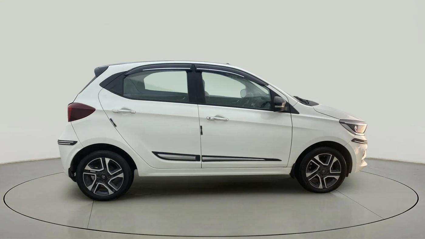 2022 Tata Tiago XZ PLUS DUAL TONE PETROL, Petrol, Manual, 24,373 km, Right Side