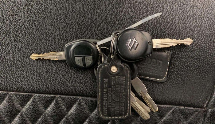 2017 Maruti Swift LXI (O), Petrol, Manual, 29,820 km, Key Close Up
