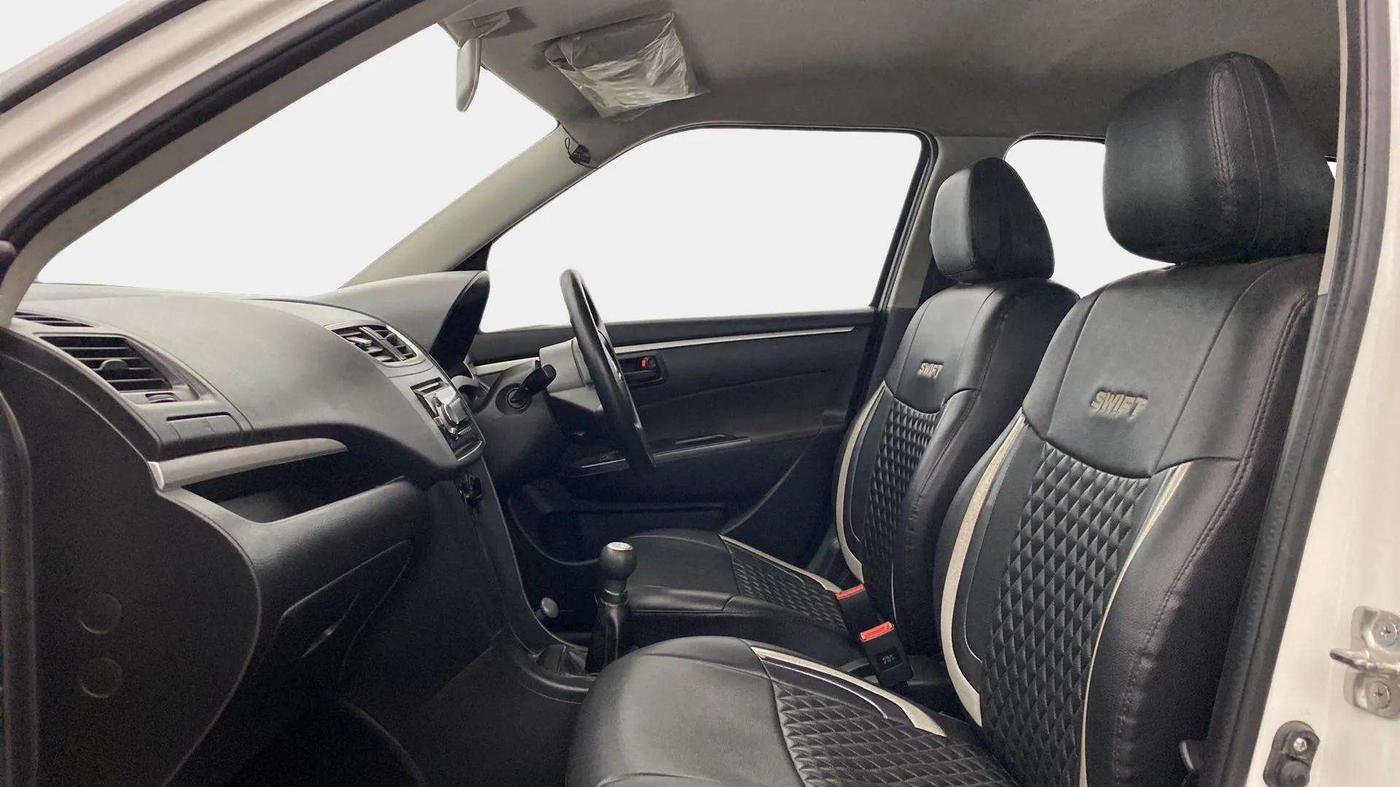2017 Maruti Swift LXI (O), Petrol, Manual, 29,820 km, Right Side Front Door Cabin