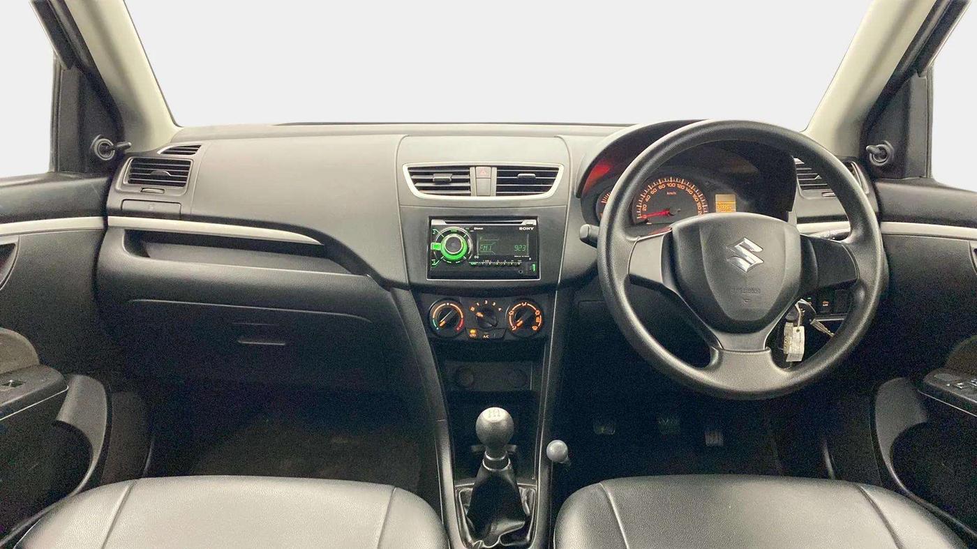 2017 Maruti Swift LXI (O), Petrol, Manual, 29,820 km, Dashboard