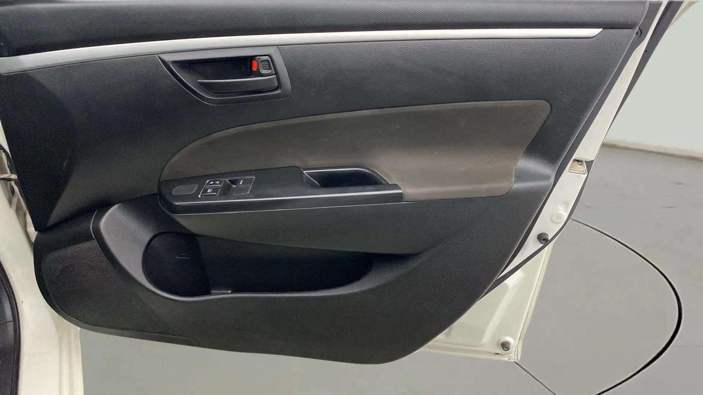 2017 Maruti Swift LXI (O), Petrol, Manual, 29,820 km, Driver Side Door Panels Control